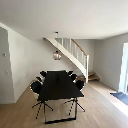 Totalrenoveret I بيت للعطل *